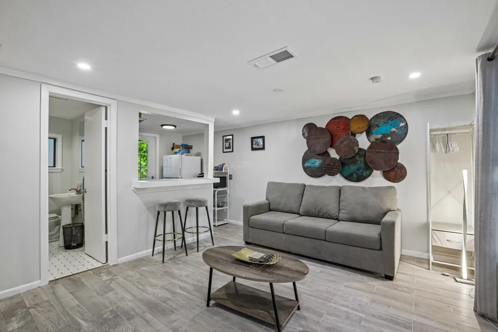 208 Lessin Lane Austin, TX 78704