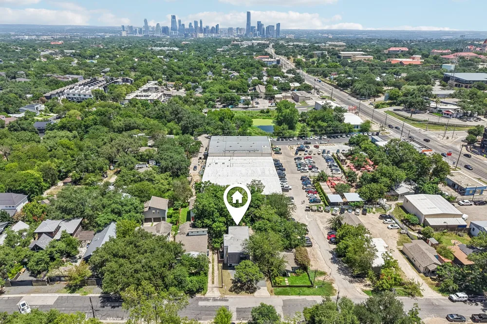 208 Lessin Lane Austin, TX 78704