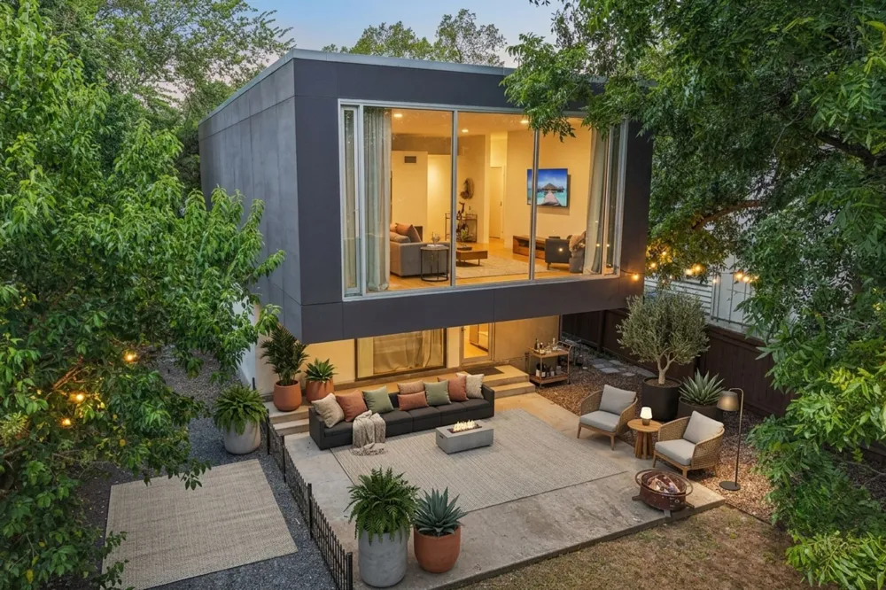 208 Lessin Lane Austin, TX 78704