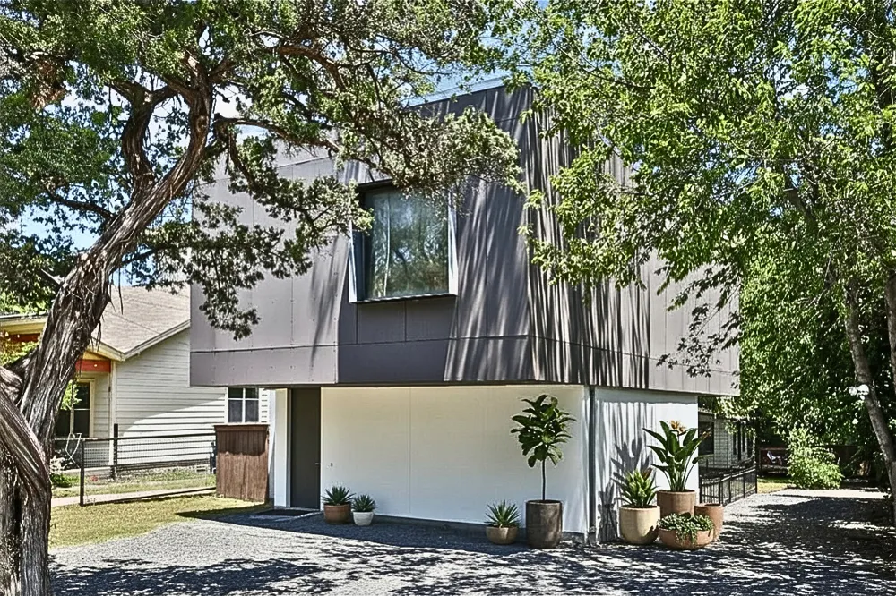 208 Lessin Lane Austin, TX 78704