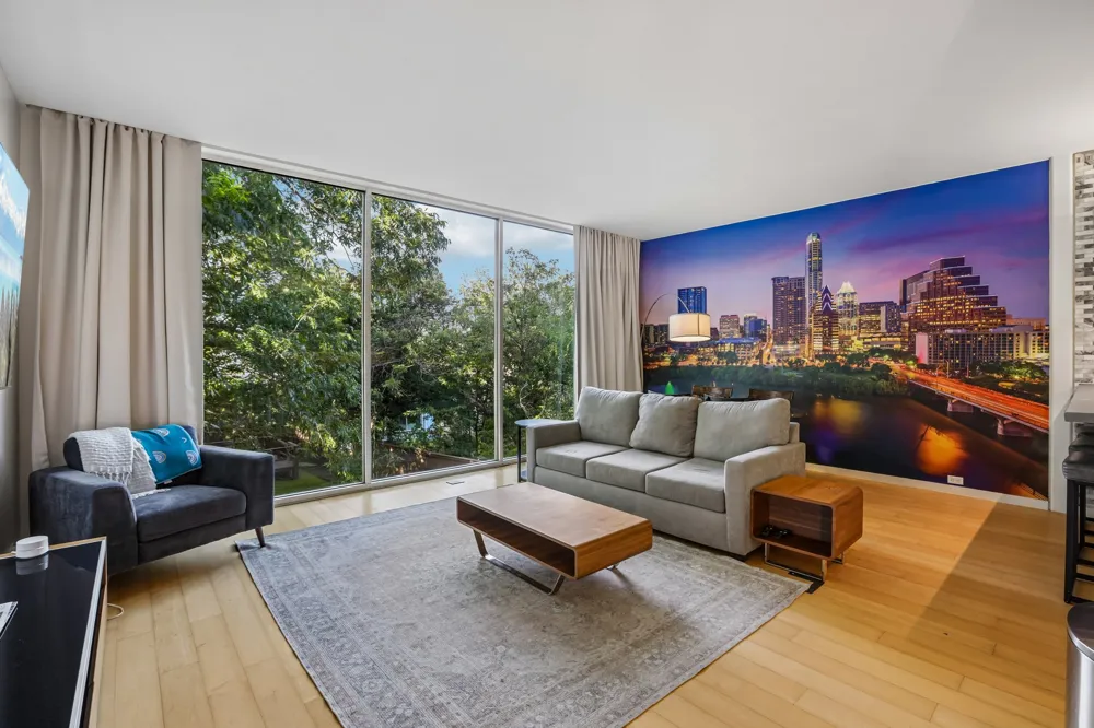 208 Lessin Lane Austin, TX 78704