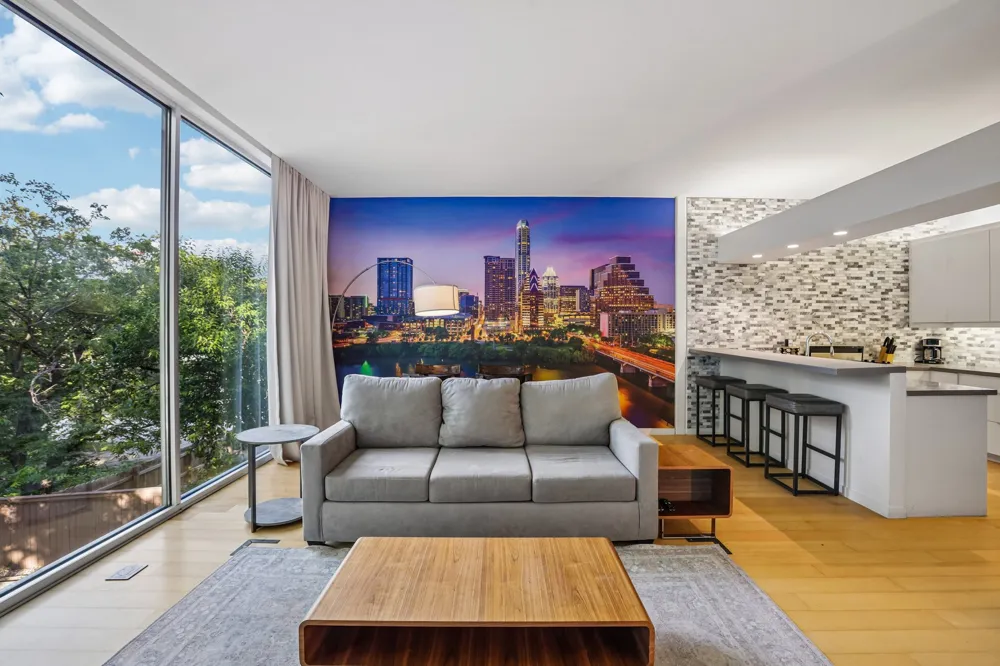 208 Lessin Lane Austin, TX 78704