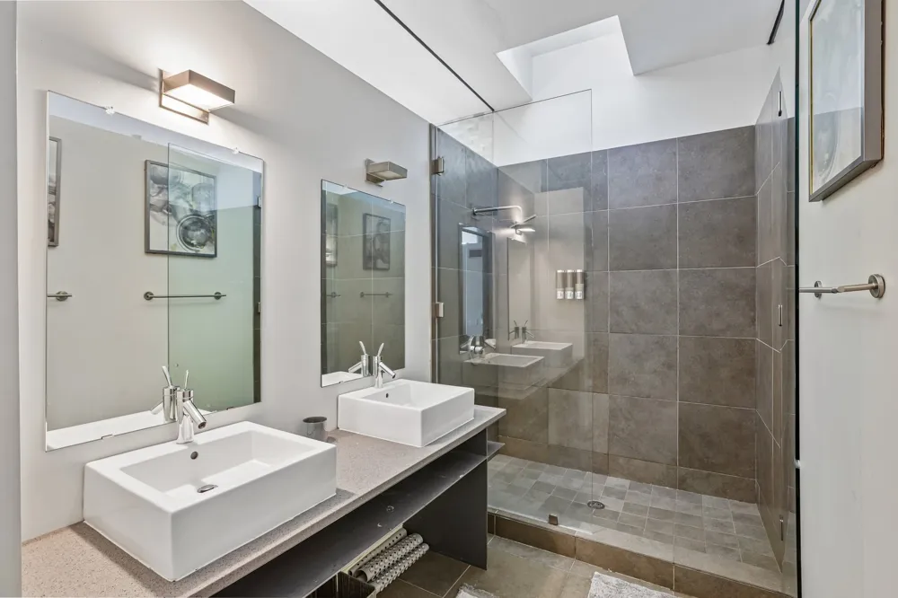 208 Lessin Lane Austin, TX 78704