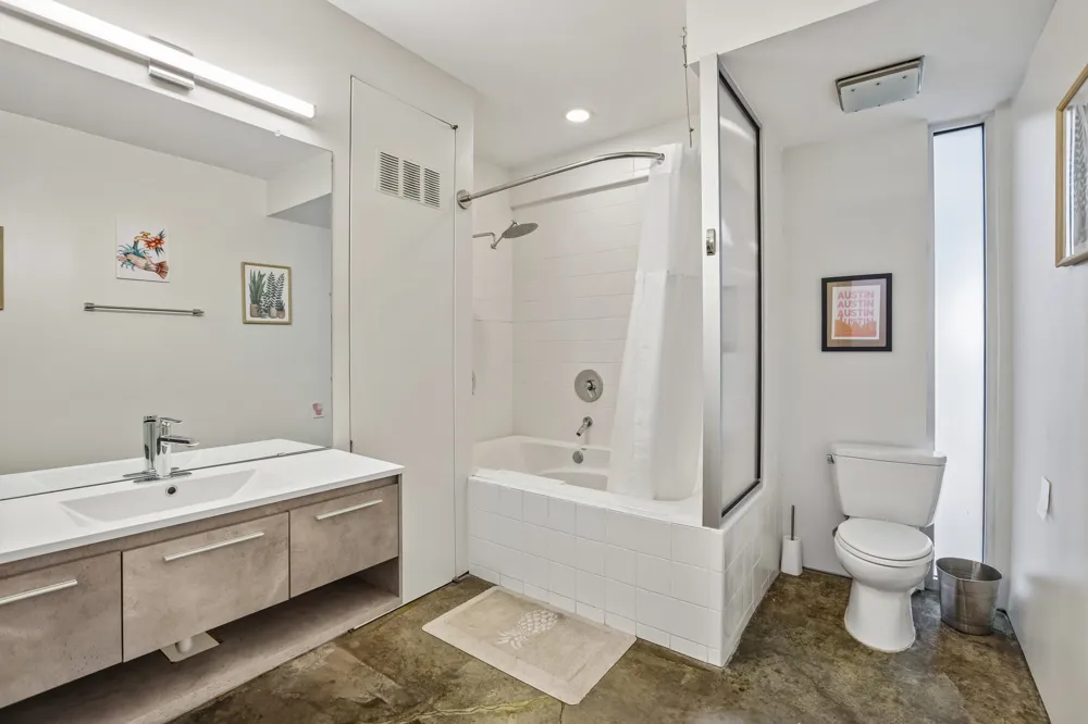 208 Lessin Lane Austin, TX 78704