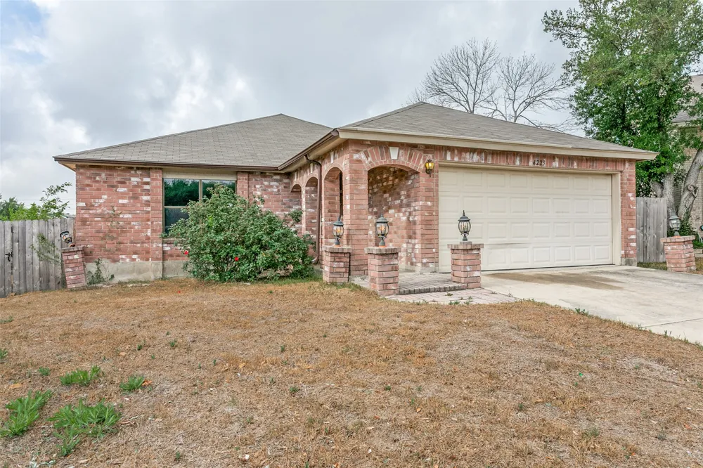 4223 Lakebend West Drive San Antonio, TX 78244