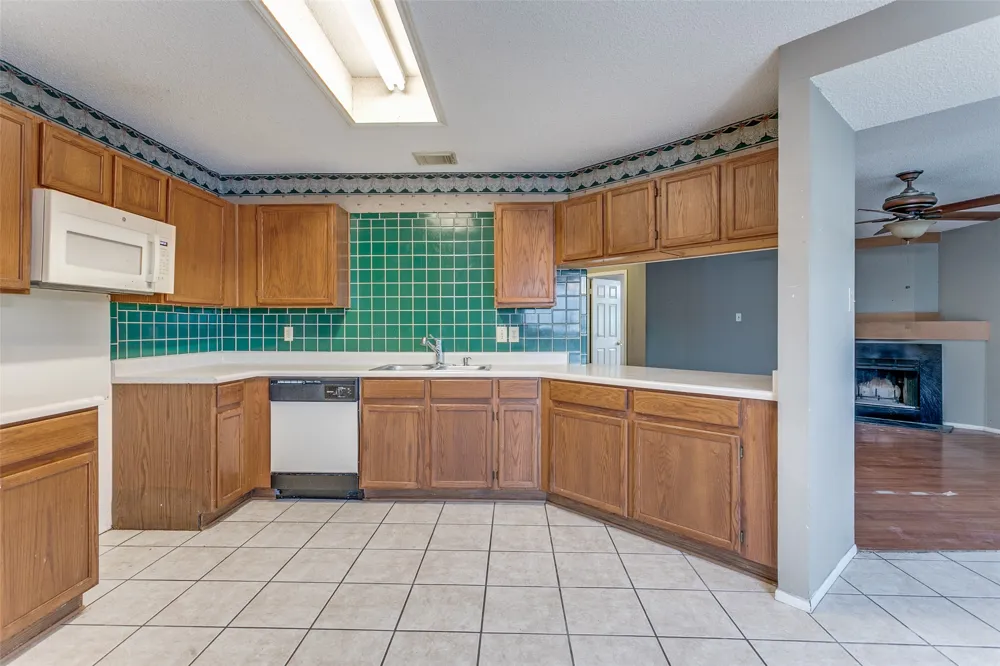 4223 Lakebend West Drive San Antonio, TX 78244