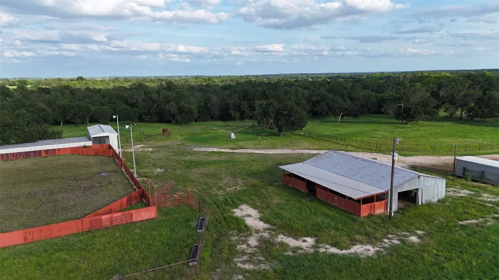 1454 Red Town Road Elgin, TX 78621