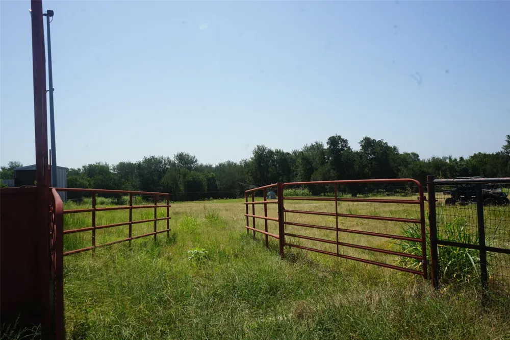 1454 Red Town Road Elgin, TX 78621