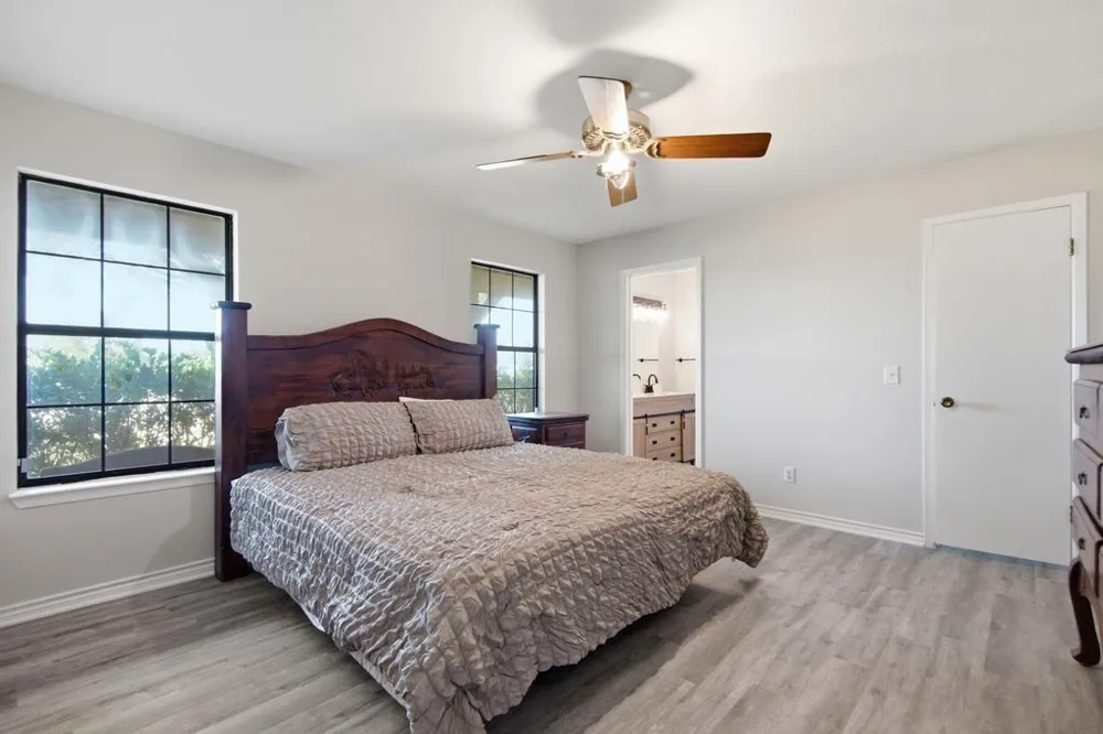 1454 Red Town Road Elgin, TX 78621