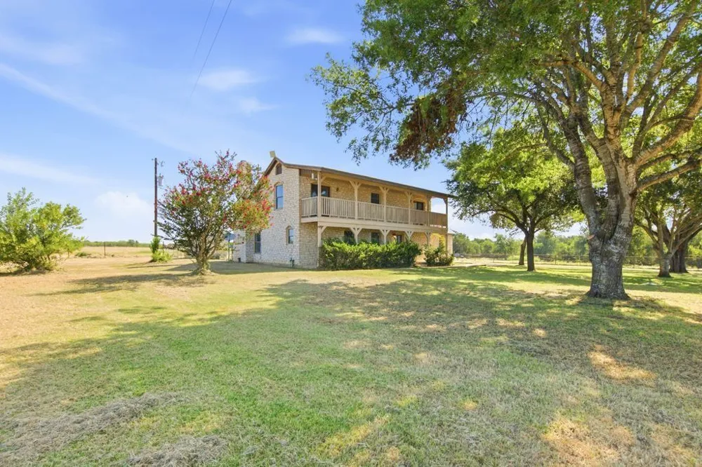 1454 Red Town Road Elgin, TX 78621