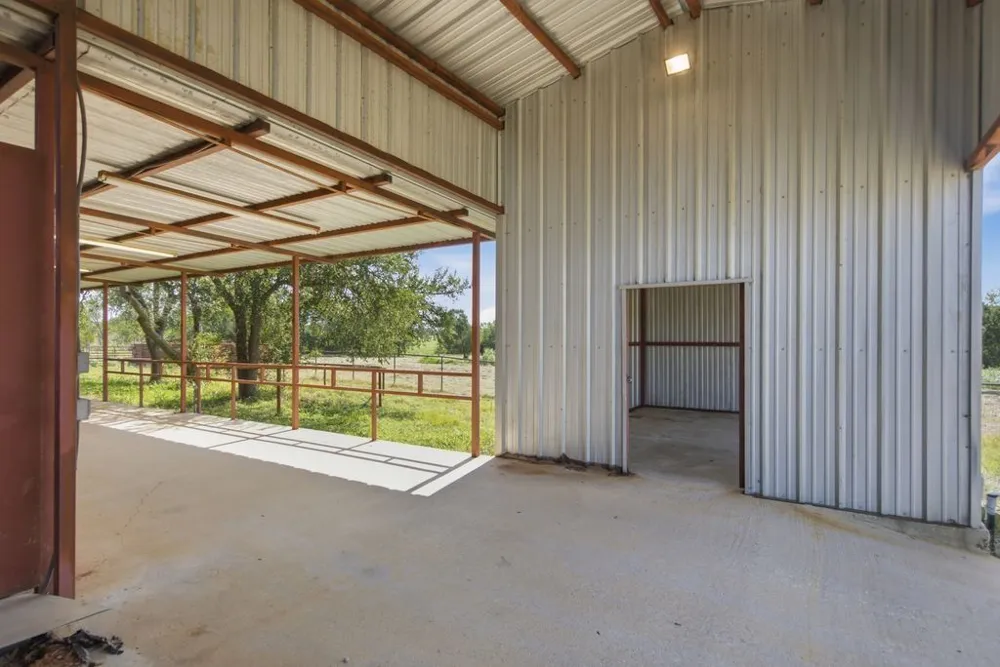 1454 Red Town Road Elgin, TX 78621
