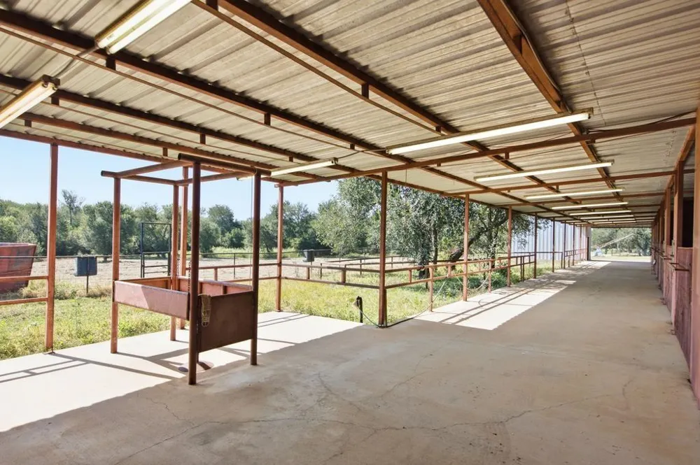 1454 Red Town Road Elgin, TX 78621