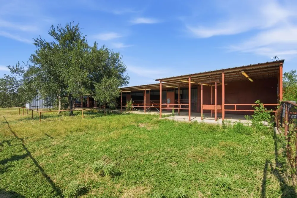 1454 Red Town Road Elgin, TX 78621