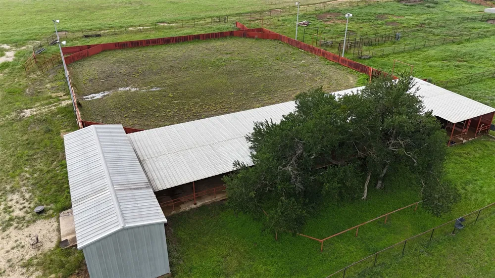 1454 Red Town Road Elgin, TX 78621