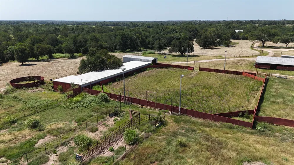 1454 Red Town Road Elgin, TX 78621