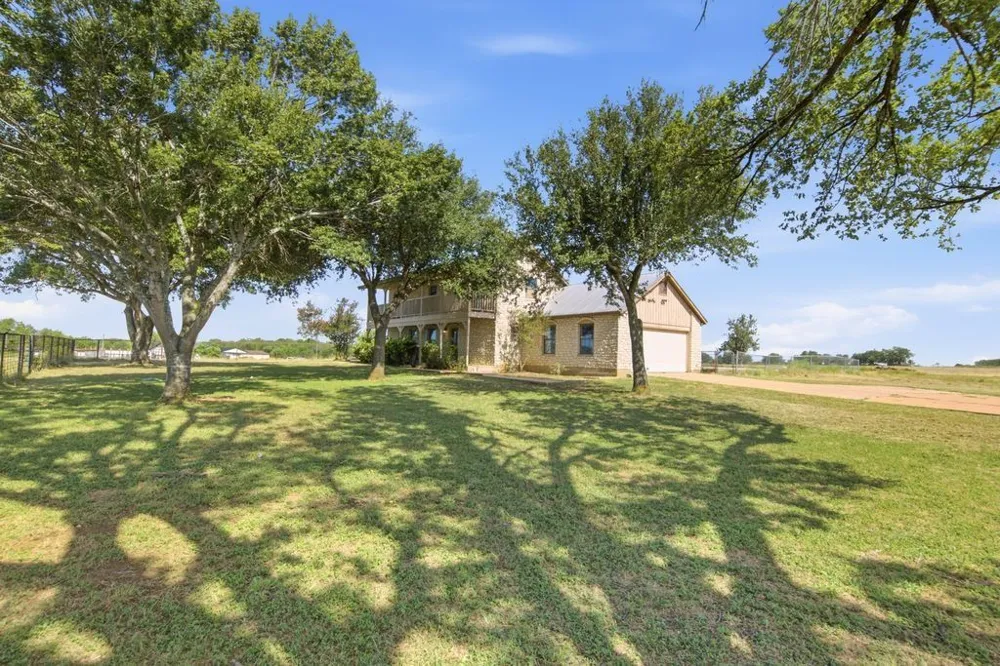 1454 Red Town Road Elgin, TX 78621