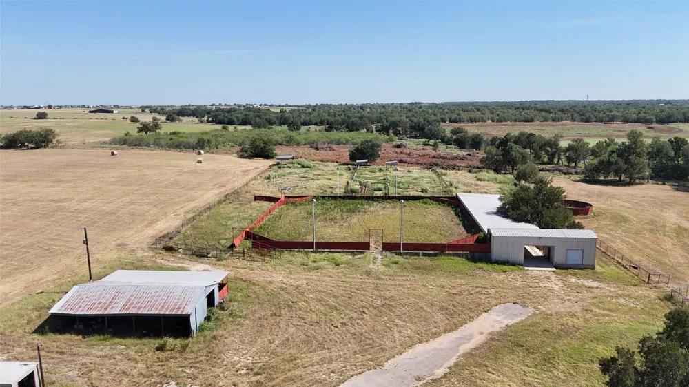 1454 Red Town Road Elgin, TX 78621