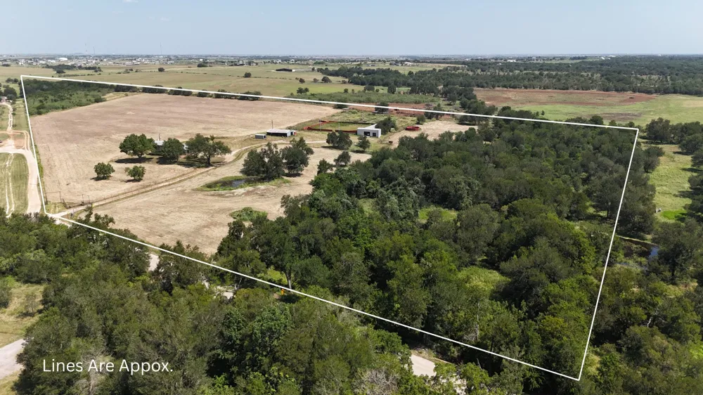 1454 Red Town Road Elgin, TX 78621