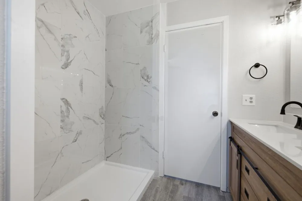 1454 Red Town Road Elgin, TX 78621