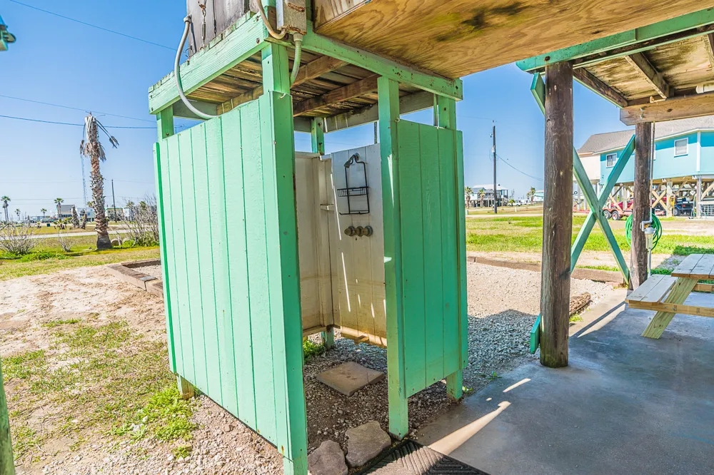 402 Seashell Drive Surfside Beach, TX 77541