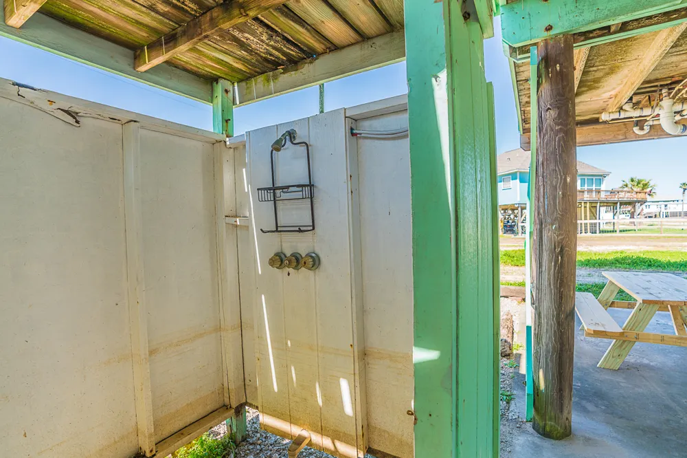 402 Seashell Drive Surfside Beach, TX 77541