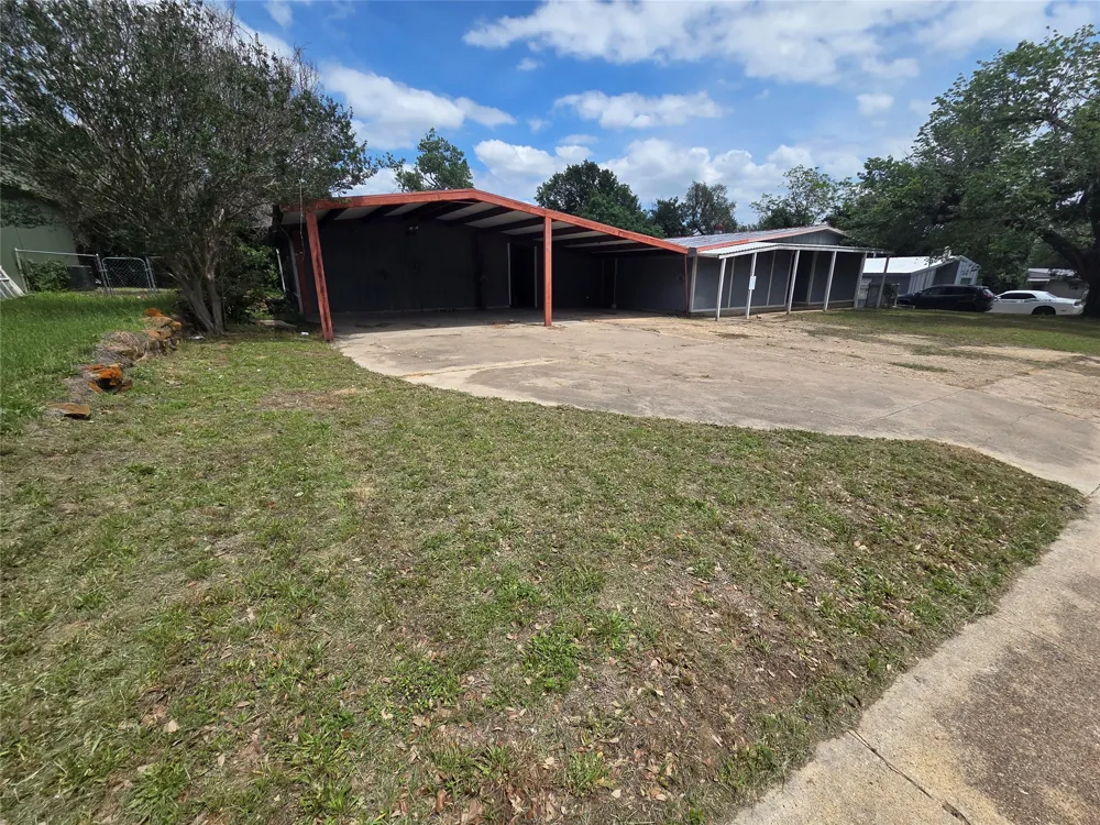 708 Rockdale Road Rockdale, TX 76567