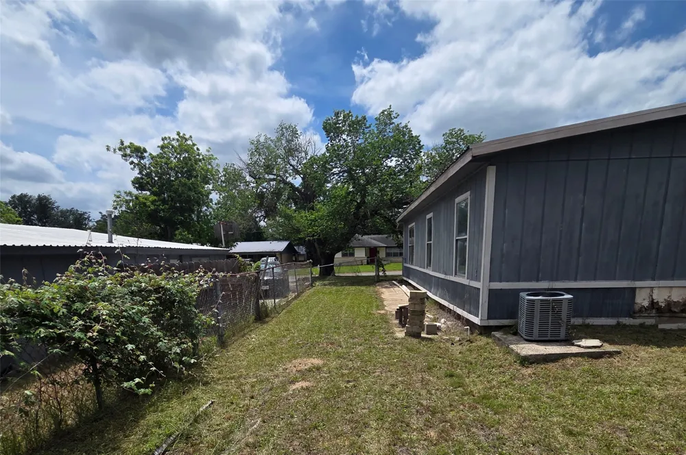 708 Rockdale Road Rockdale, TX 76567