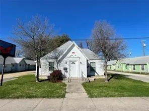 4926 Cesar Chavez Street