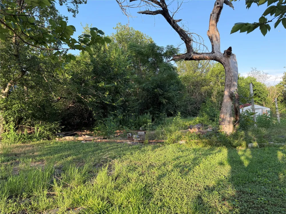 602 Burkett Street Taylor, TX 76574