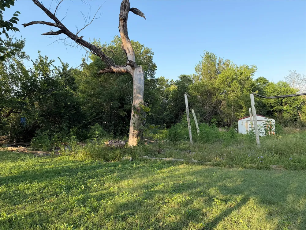 602 Burkett Street Taylor, TX 76574