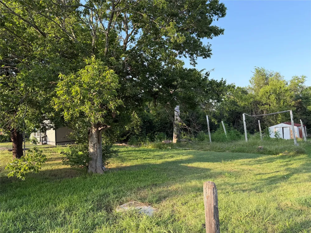 602 Burkett Street Taylor, TX 76574