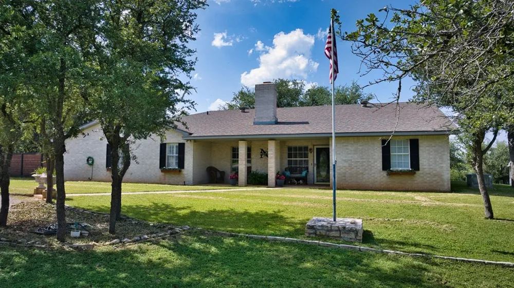 1310 McKinley Avenue Mason, TX 76856