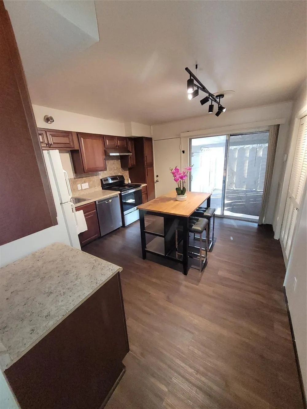 7213 Beechnut Street Houston, TX 77074
