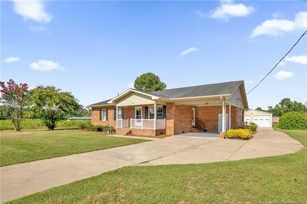 221 Old Baker Road Maxton, NC 28364