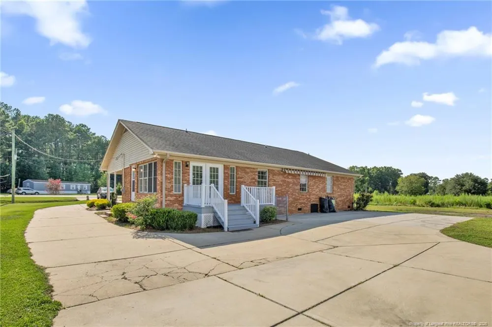 221 Old Baker Road Maxton, NC 28364