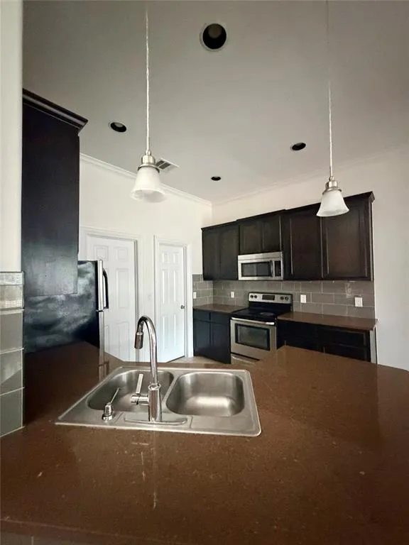 398 Mesa Drive #D Del Valle, TX 78617