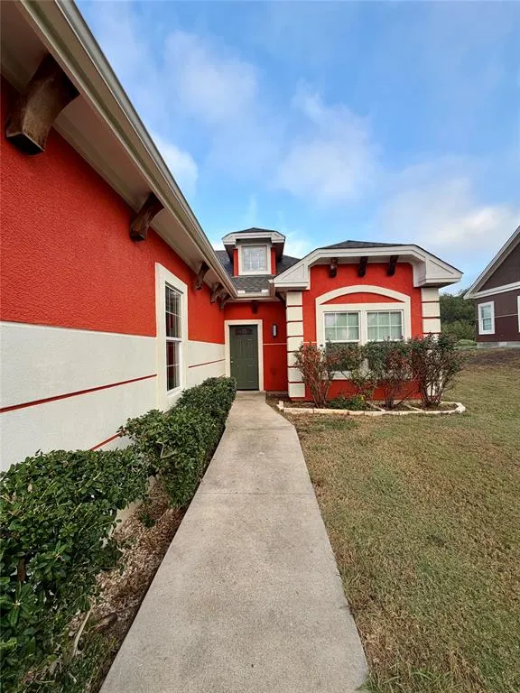 398 Mesa Drive #D Del Valle, TX 78617
