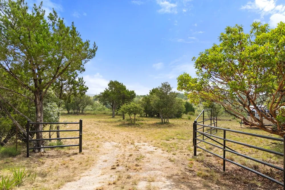 2126 Hidden Valley Ranch Road Johnson City, TX 78636