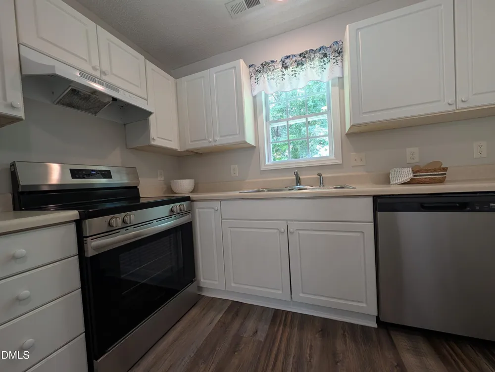 1039 Laurel Leaf Road Zebulon, NC 27597