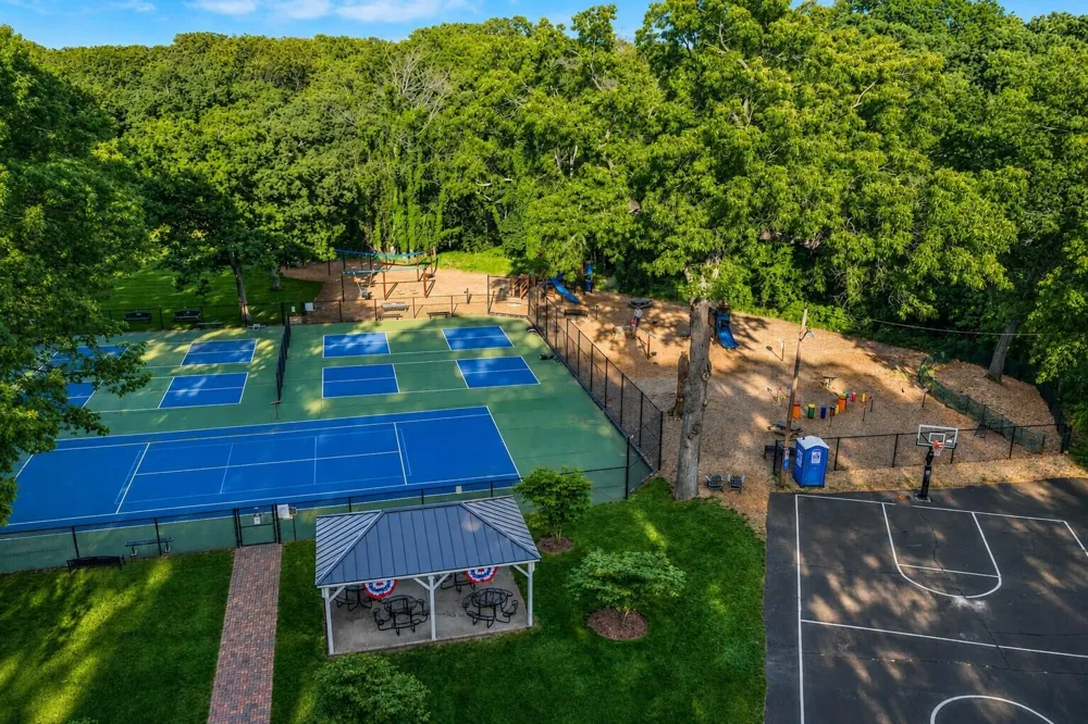 4035 Choctaw Trail New Buffalo, MI 49117