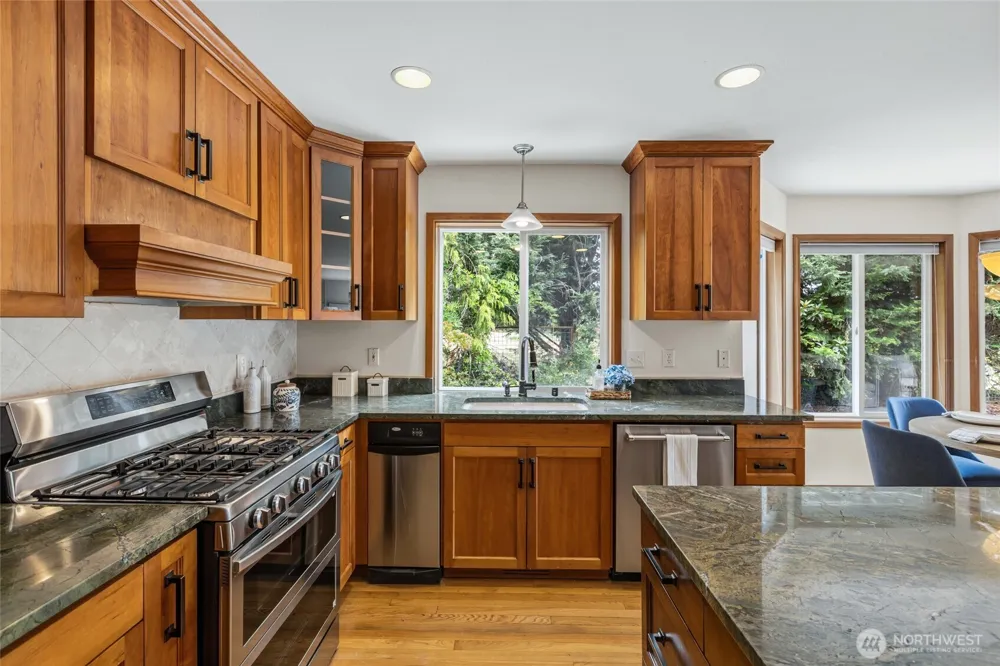 2012 NE Amhurst Court Poulsbo, WA 98370