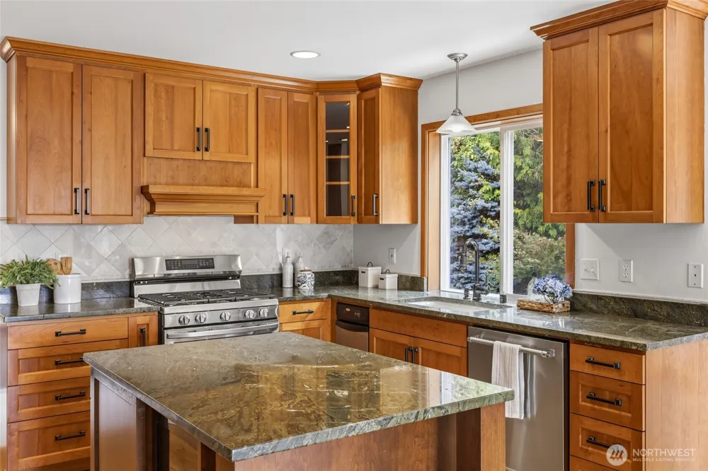 2012 NE Amhurst Court Poulsbo, WA 98370