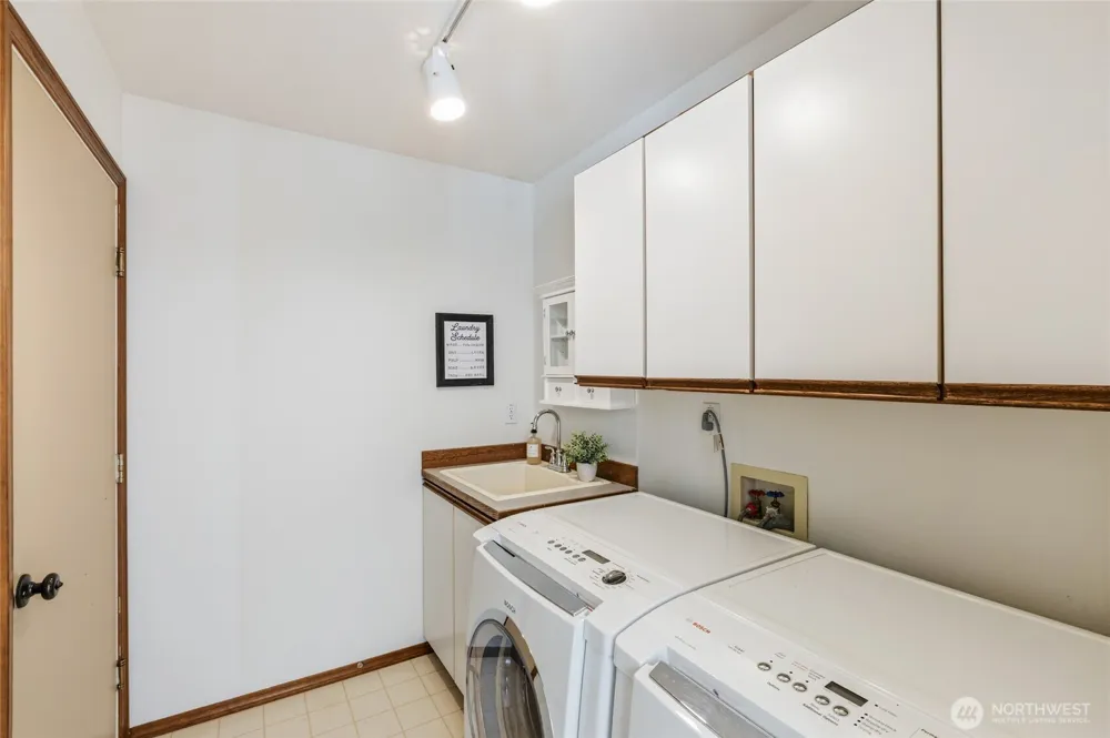 2012 NE Amhurst Court Poulsbo, WA 98370