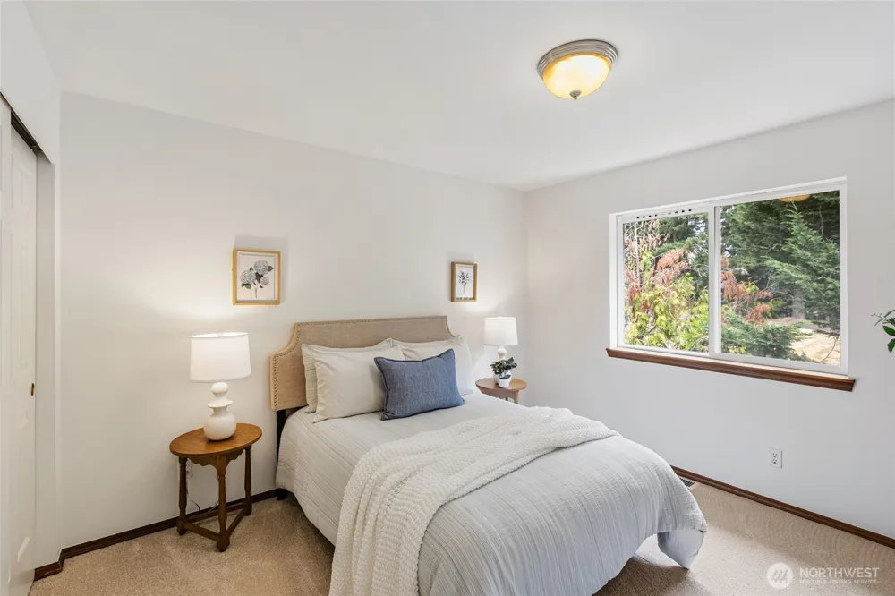 2012 NE Amhurst Court Poulsbo, WA 98370
