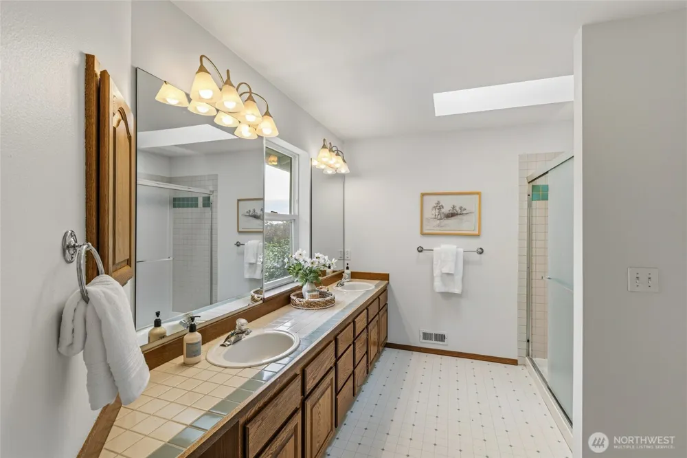 2012 NE Amhurst Court Poulsbo, WA 98370