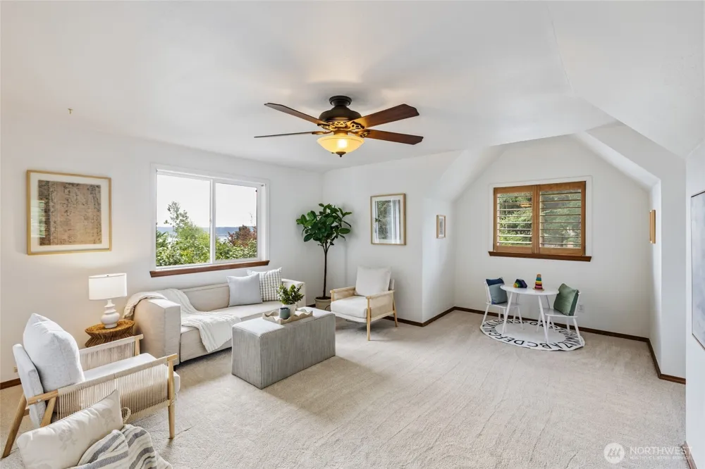 2012 NE Amhurst Court Poulsbo, WA 98370