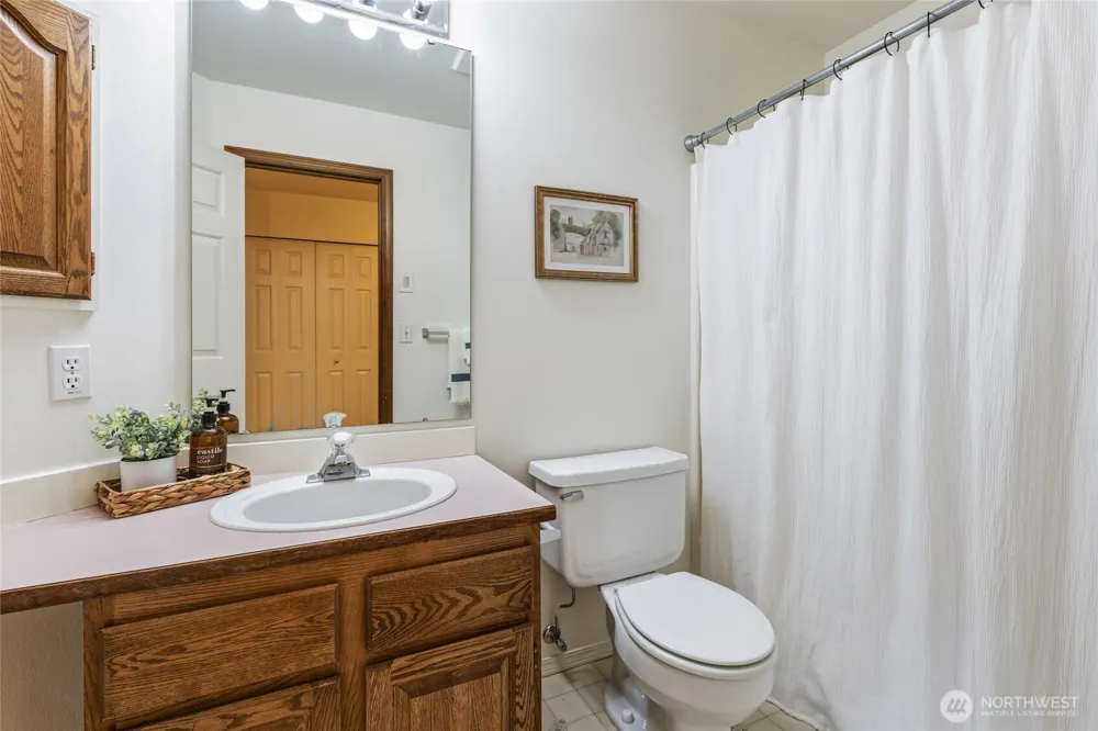 2012 NE Amhurst Court Poulsbo, WA 98370