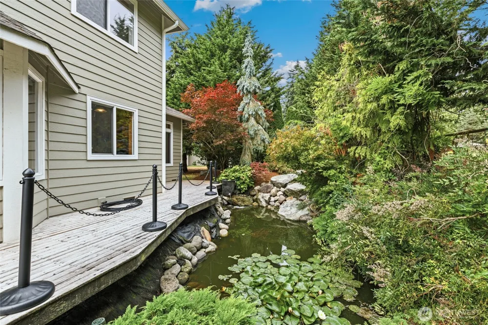 2012 NE Amhurst Court Poulsbo, WA 98370