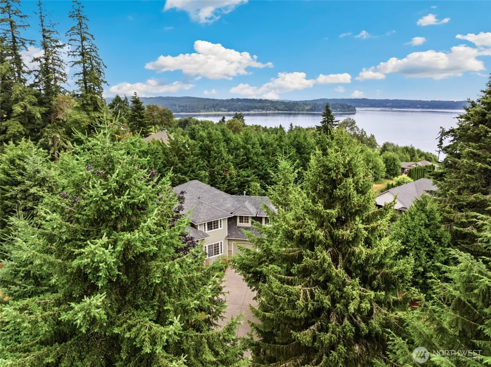 2012 NE Amhurst Court Poulsbo, WA 98370