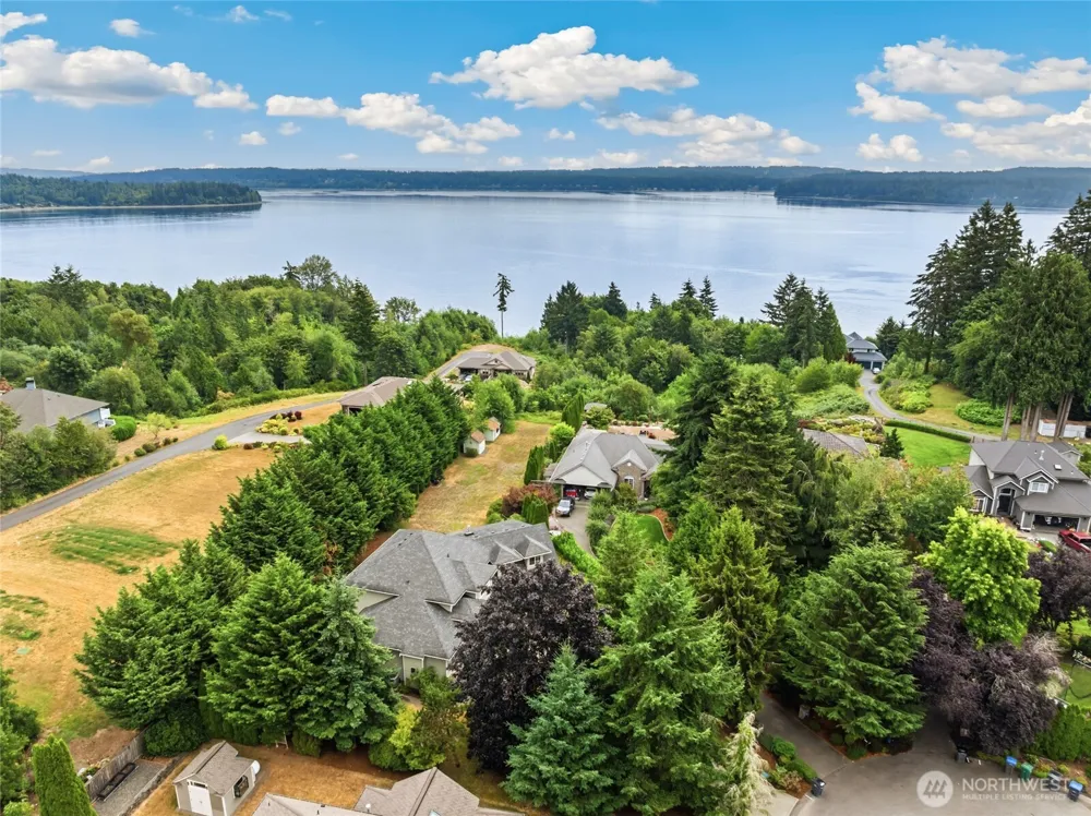 2012 NE Amhurst Court Poulsbo, WA 98370